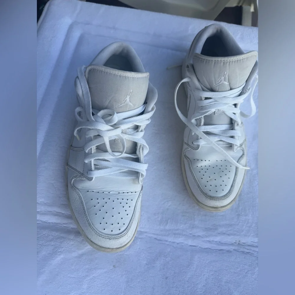 Nike Air Jordan 1 Low Triple White Tumbled Leather 553558-130 Men's 11 Comfy